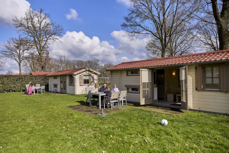 4-Personen Simple Camp + Dusche.