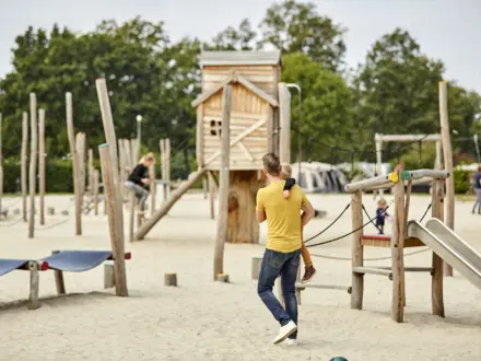 Kampeerplaats Comfort met speelelement 73