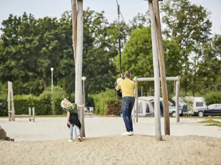 Kampeerplaats Comfort met speelelement 75