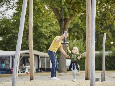 Kampeerplaats Comfort met speelelement 76