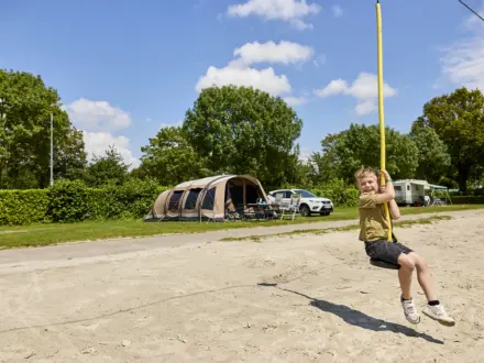 Kampeerplaats Comfort met speelelement 82