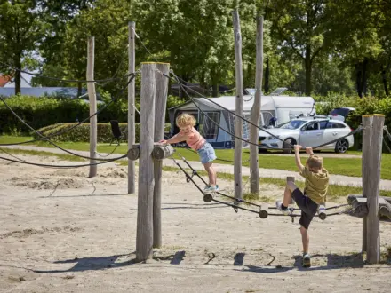 Kampeerplaats Comfort met speelelement 83