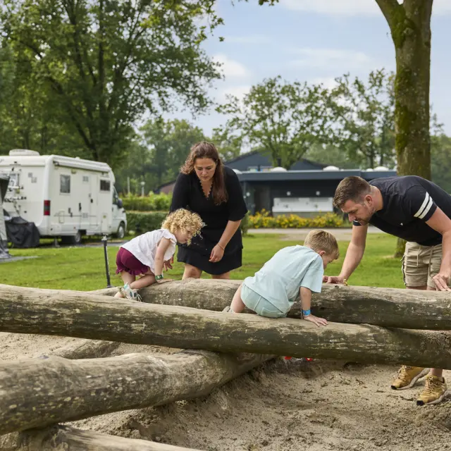 Kampeerplaats Comfort met speelelement 77