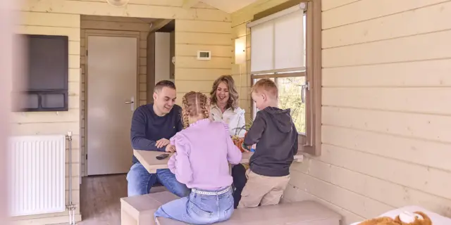 Simple Camp met douche Binnen 2