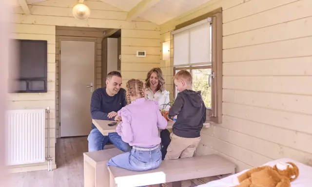 Simple Camp met douche Binnen 2