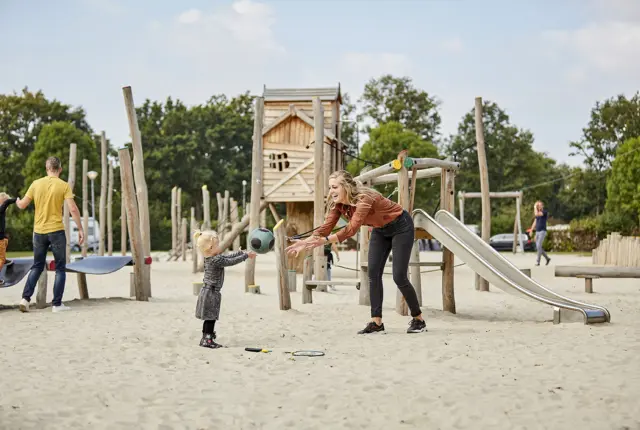 Kampeerplaats Comfort met speelelement 74